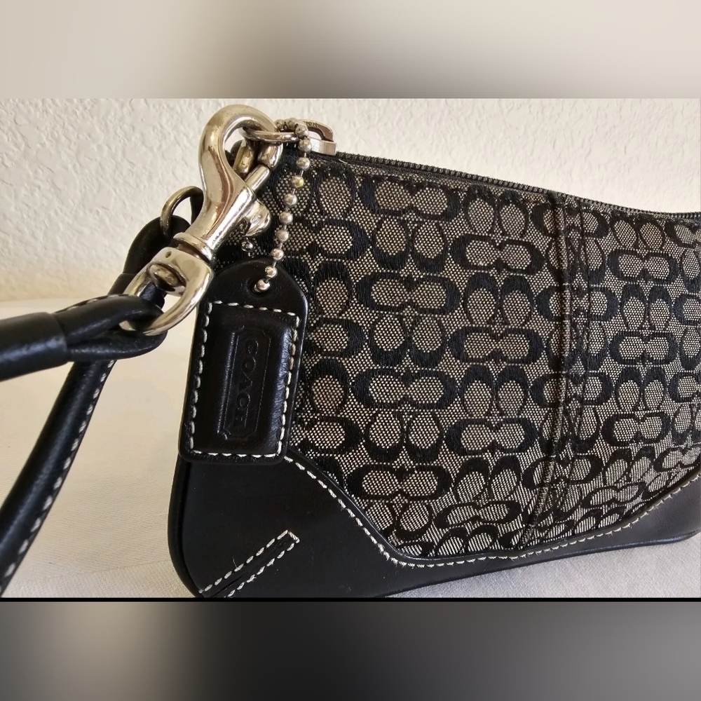 Coach | Vintage | Canvas & Leather Wristlet Purse | Signature Monogram Pattern - Picture 16 of 16
